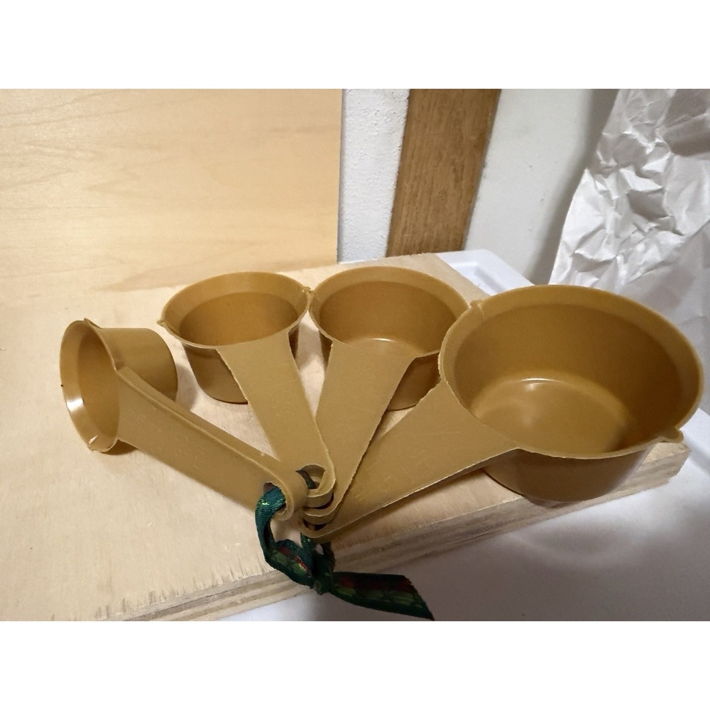 vintage plastic nesting measuring cups in a harvest yellow